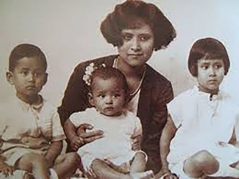 bhumibol_baby_family.jpg